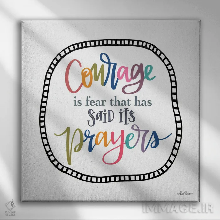 تابلو دکوراتیو شجاعت همان ترس است اثر لیزا لارسون - نمای روبهرو روی دیوار