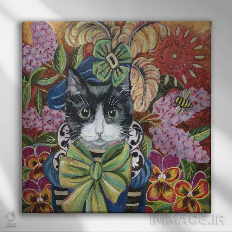 تابلو دکوراتیو گربه کوچک از شهر یاس بنفش اثر لینه آ توبیاس - نمای روبهرو روی دیوار