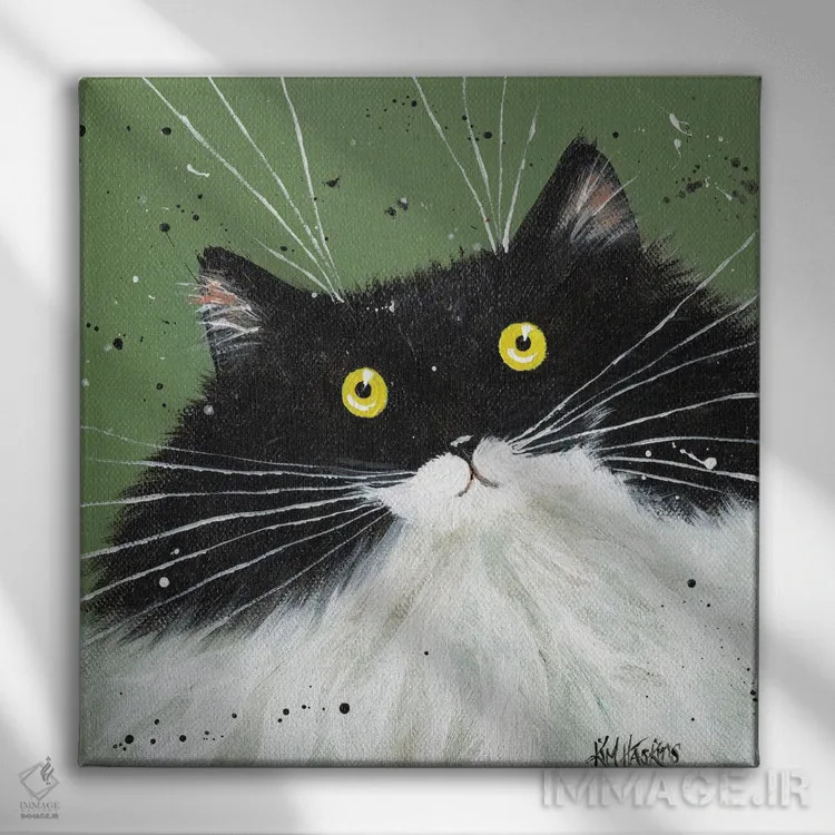 تابلو دکوراتیو تاکسیدو روی سبز نخودفرنگی اثر کیم هاسکینز - نمای روبهرو روی دیوار