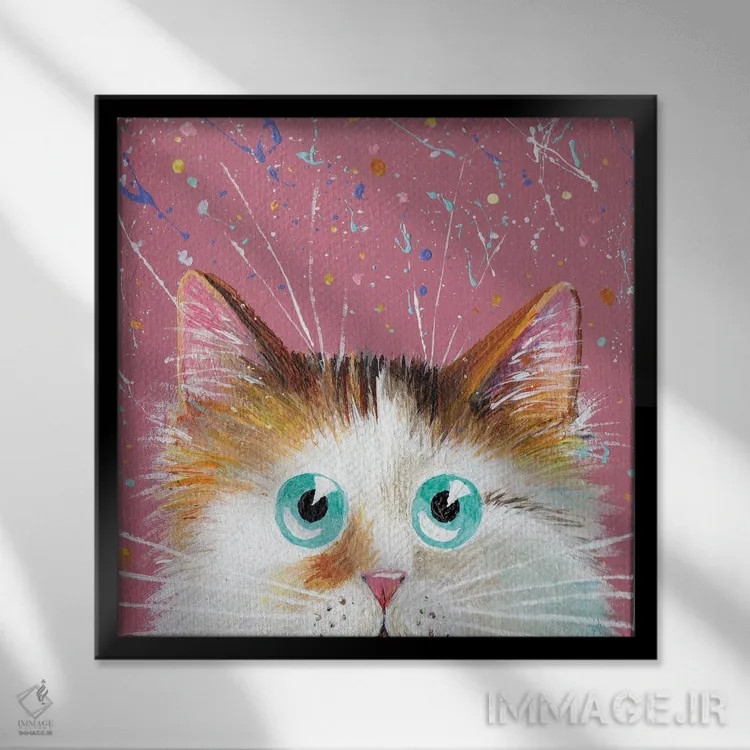 تابلو دکوراتیو نگاه مخفی گربه لاک پشتی روی صورتی پاشیده اثر کیم هاسکینز - نمای قابدار مشکی