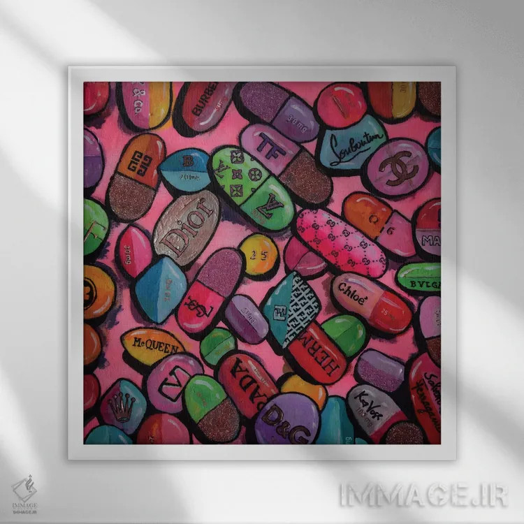 تابلو دکوراتیو مواد مخدر طراحی شده اثر کریستین ووس - نمای قابدار سفید