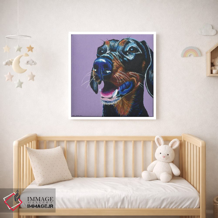 تابلو دکوراتیو داشهوند روی زمینه یاسی، مربع اثر کیرستین وود - D1W