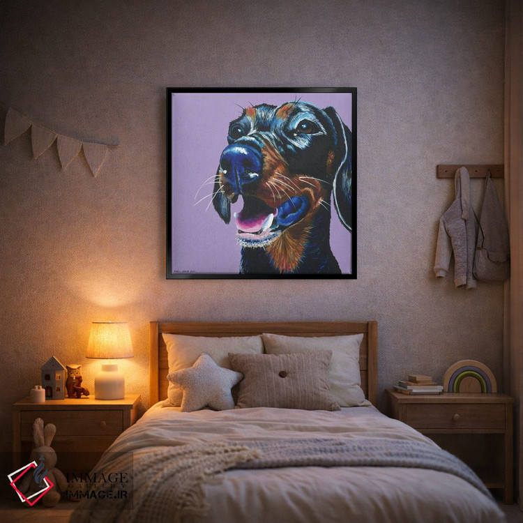 تابلو دکوراتیو داشهوند روی زمینه یاسی، مربع اثر کیرستین وود - D2B