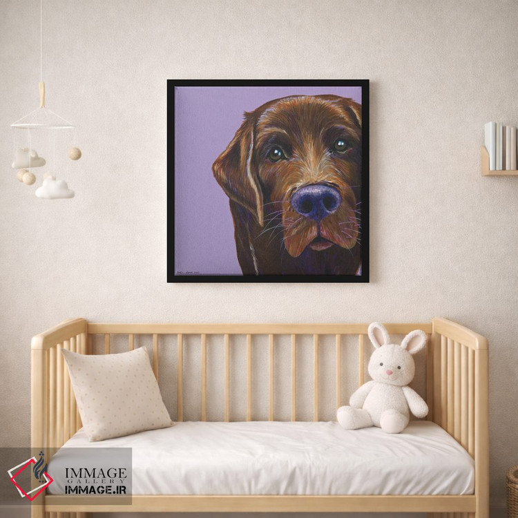 تابلو دکوراتیو لابرادور قهوه ای روی یاسی، مربع اثر کیرستین وود - D1B