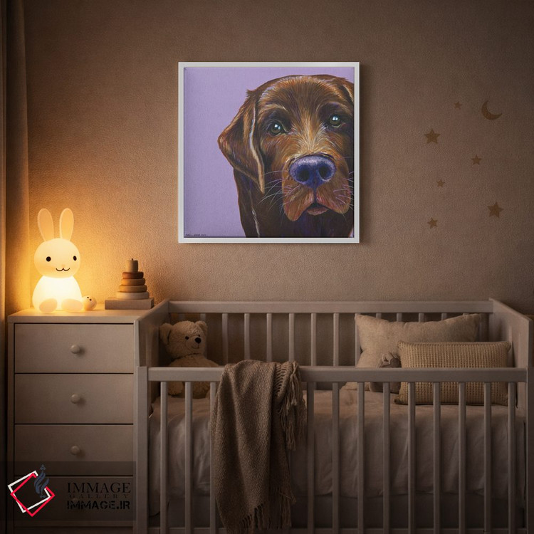 تابلو دکوراتیو لابرادور قهوه ای روی یاسی، مربع اثر کیرستین وود - D3W