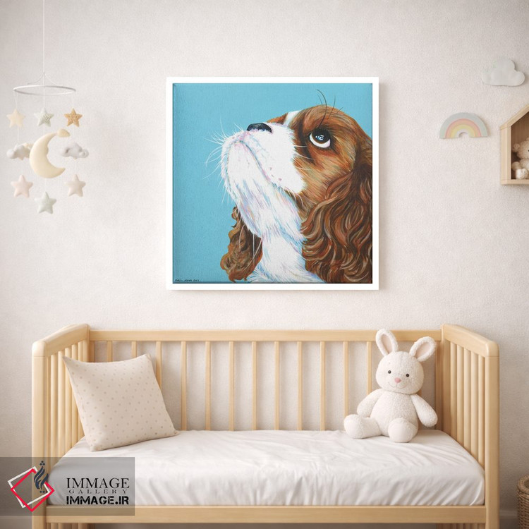 تابلو دکوراتیو کاولیر کینگ چارلز روی زمینه آبی آبی، مربع اثر کیرستین وود - D1W