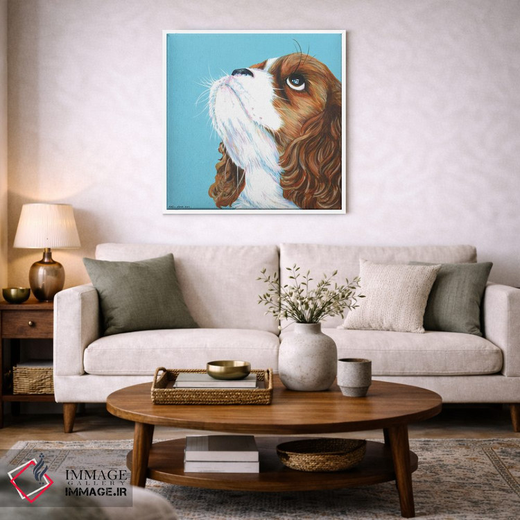 تابلو دکوراتیو کاولیر کینگ چارلز روی زمینه آبی آبی، مربع اثر کیرستین وود - D3W
