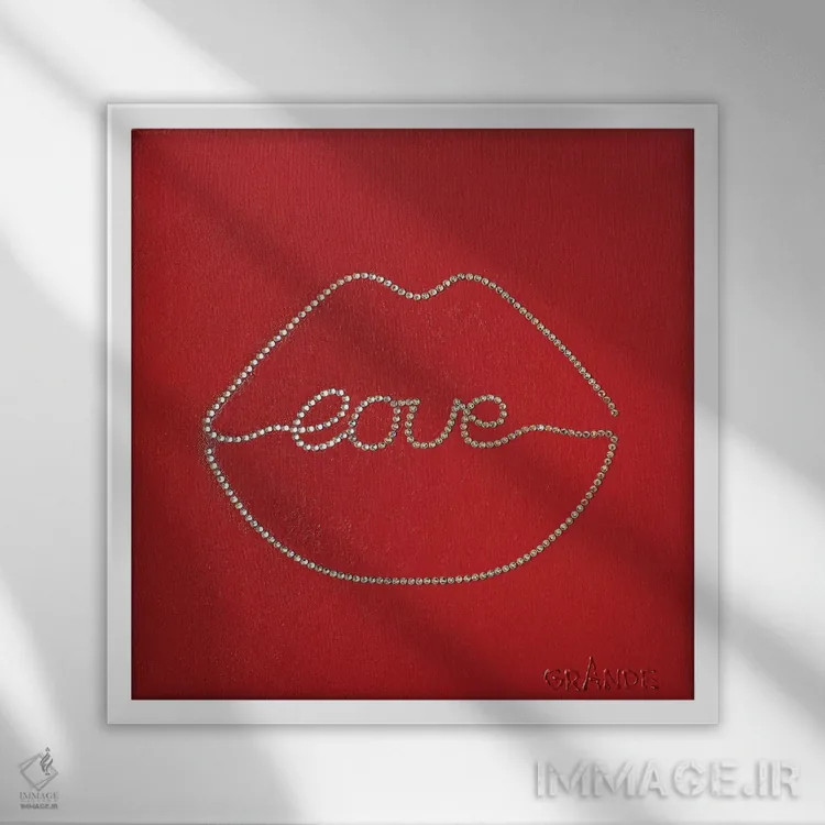 تابلو دکوراتیو بوسه عشقی الماس گونه اثر آلا گرانده - نمای قابدار سفید