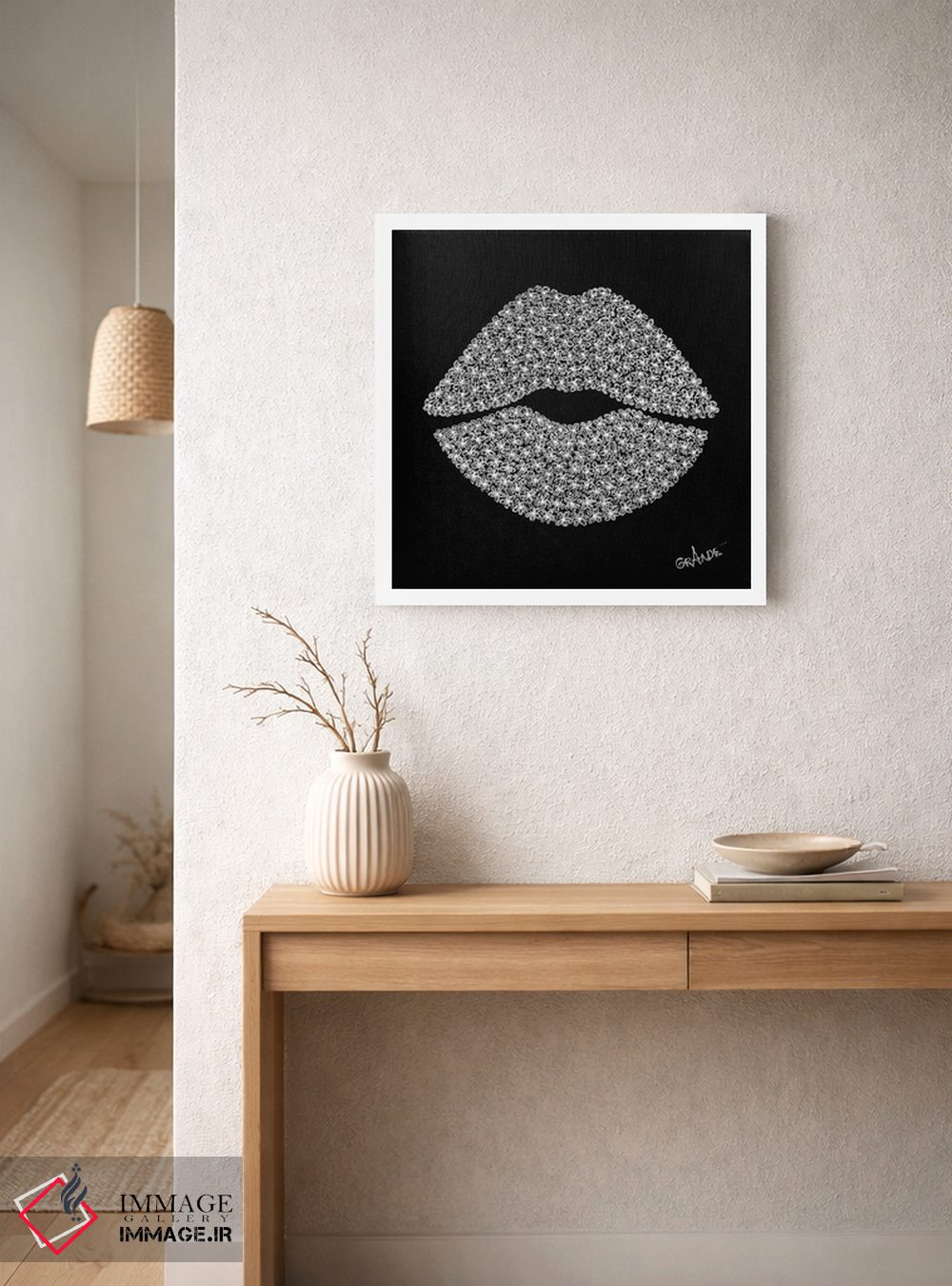 تابلو دکوراتیو لب های سفید اثر آلا گرانده - D2W