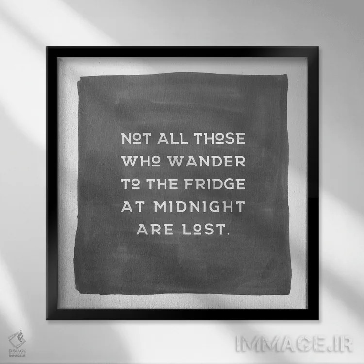 تابلو مینیمال سر زدن به یخچال در نیمه شب اثر لیدی لوئیز دیزاینز - نمای قابدار مشکی