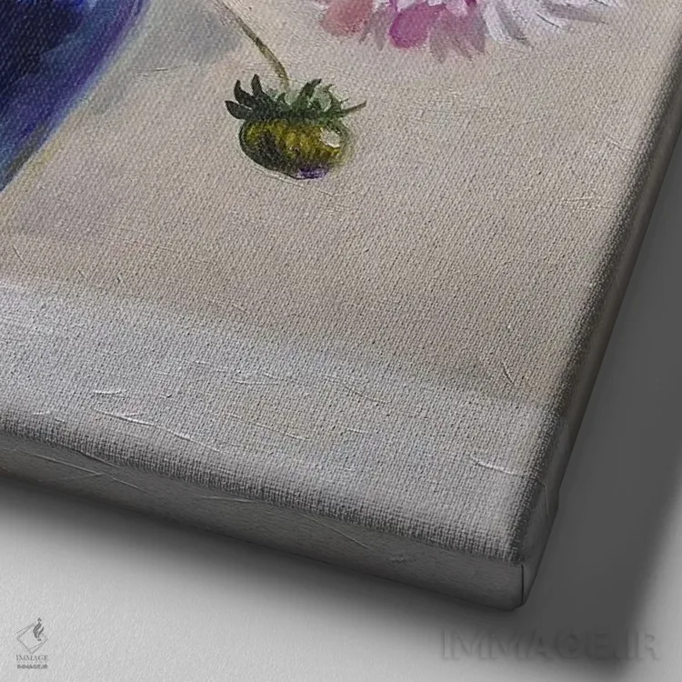 تابلو دکوراتیو دسته گل در گلدان آبی اثر جین لانتسمن - نمای نزدیک بافت بوم