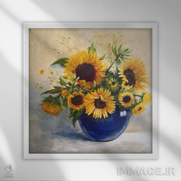 تابلو دکوراتیو گل های آفتابگردان در گلدان آبی اثر جین لانتسمن - نمای قابدار سفید