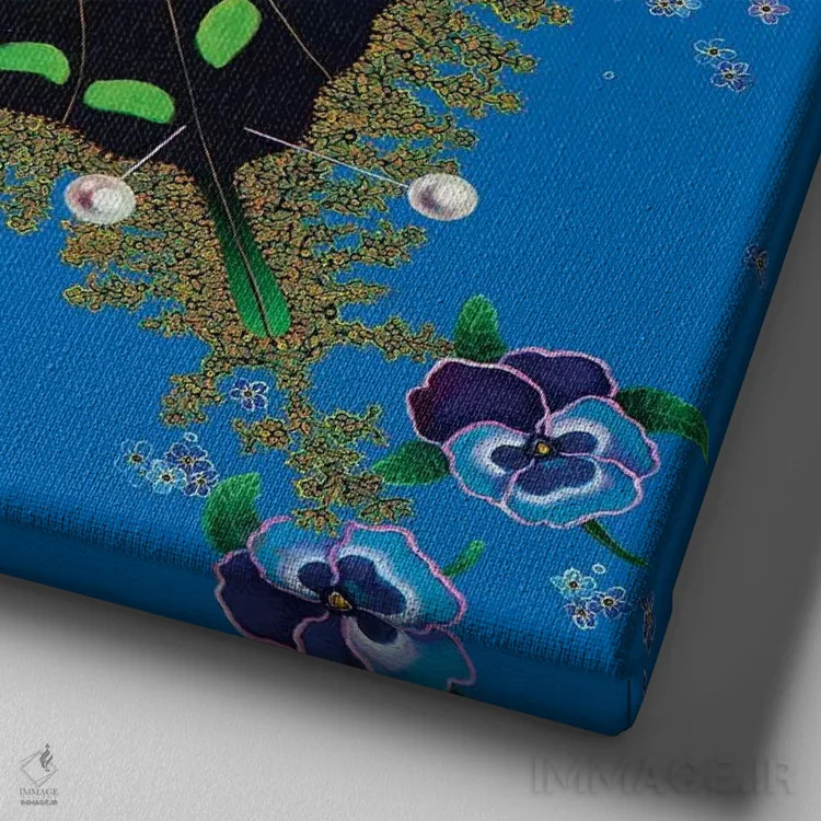 تابلو دکوراتیو پروانه با بنفشه ها اثر لیوا پاکالنه فانلی - نمای نزدیک بافت بوم