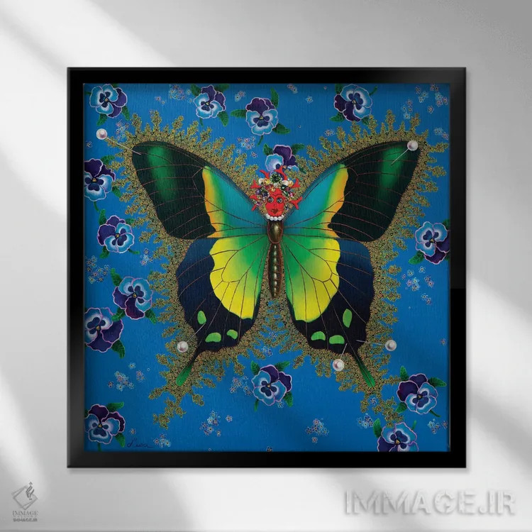 تابلو دکوراتیو پروانه با بنفشه ها اثر لیوا پاکالنه فانلی - نمای قابدار مشکی