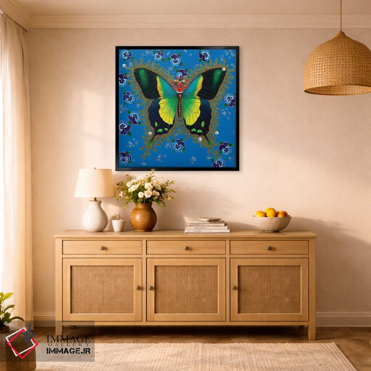 تابلو دکوراتیو پروانه با بنفشه ها اثر لیوا پاکالنه فانلی - D2B