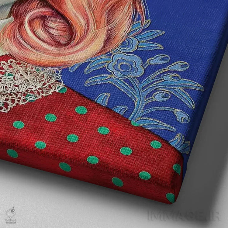 تابلو دکوراتیو دختری با موهای صورتی اثر لیوا پاکالنه فانلی - نمای نزدیک بافت بوم