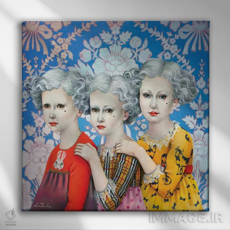 تابلو دکوراتیو سه خواهر اثر لیوا پاکالنه فانلی - نمای روبهرو روی دیوار
