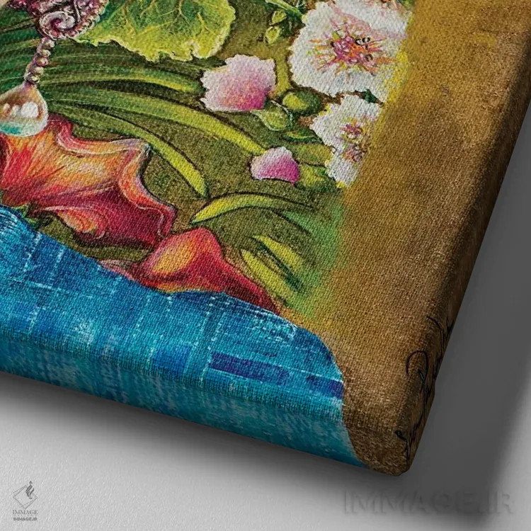 تابلو دکوراتیو دختری با ماسک طلایی صورت اثر لیوا پاکالنه فانلی - نمای نزدیک بافت بوم