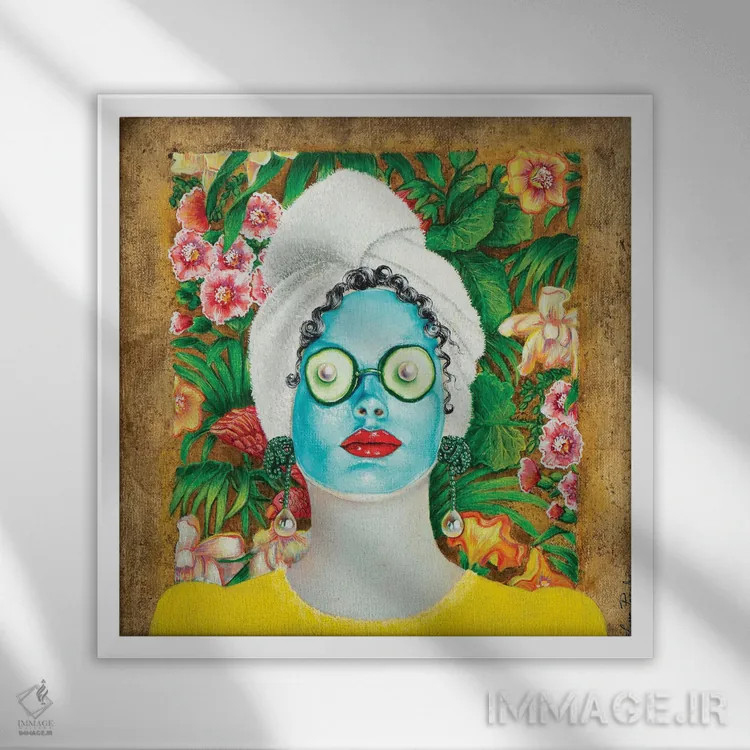 تابلو دکوراتیو دختری با ماسک فیروزه ای صورت اثر لیوا پاکالنه فانلی - نمای قابدار سفید