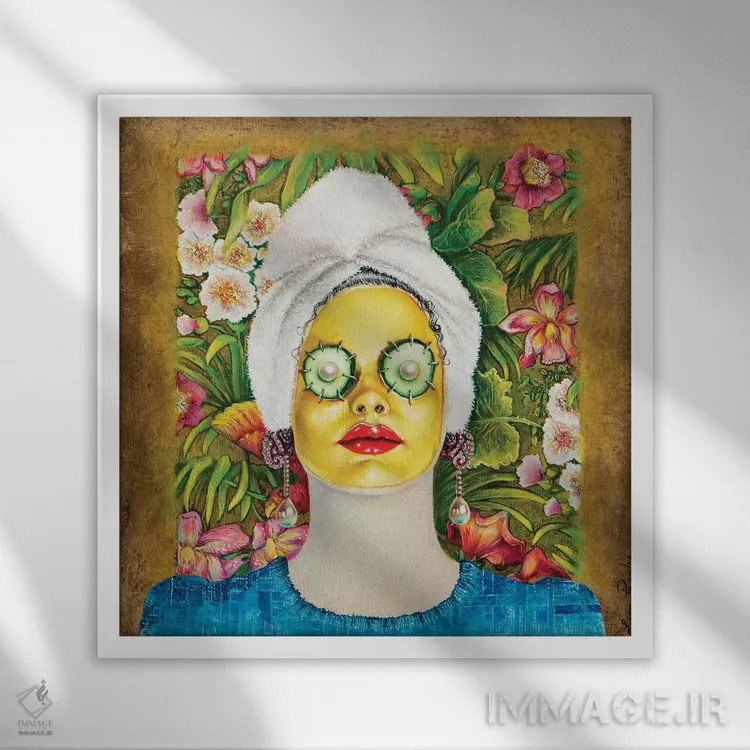 تابلو دکوراتیو دختری با ماسک طلایی صورت اثر لیوا پاکالنه فانلی - نمای قابدار سفید