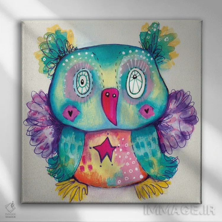 تابلو دکوراتیو خرس عروسکی با پرنده عجیب اثر تامارا لاپورت - نمای روبهرو روی دیوار