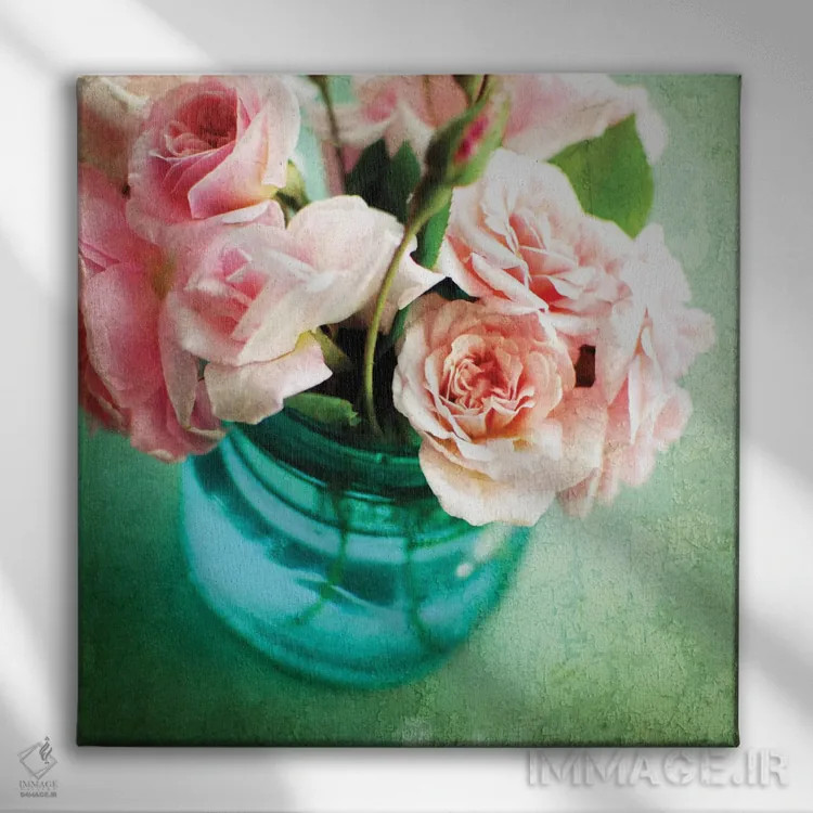 تابلو دکوراتیو سبک شبی شیک اثر لوپن گرین - نمای روبهرو روی دیوار