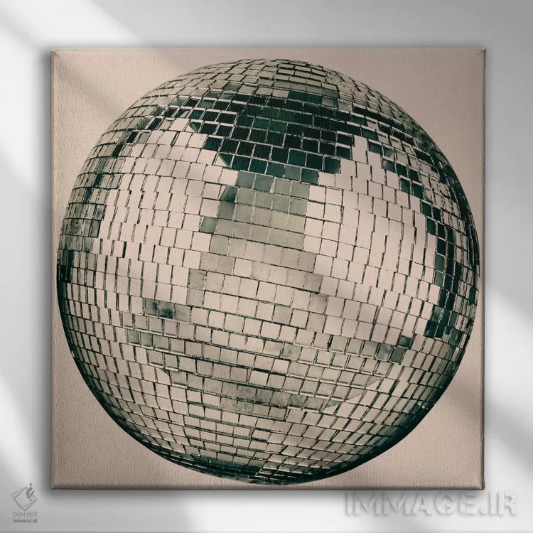 تابلو دکوراتیو هنر مدرن - گوی دیسکو اثر فایو بای فایو کالکتیو - نمای روبهرو روی دیوار