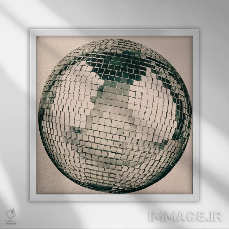 تابلو دکوراتیو هنر مدرن - گوی دیسکو اثر فایو بای فایو کالکتیو - نمای قابدار سفید