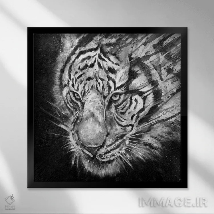 تابلو دکوراتیو شکارچی شب سیاه و سفید اثر مارک آلانته - نمای قابدار مشکی