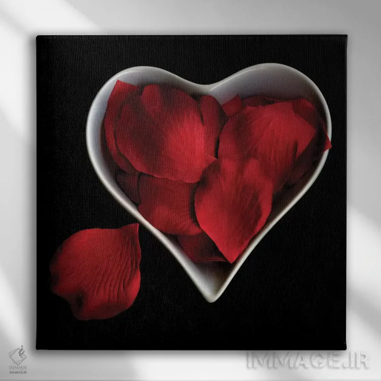 تابلو دکوراتیو عشق سرریز اثر مگدا ایندیگو - نمای روبهرو روی دیوار