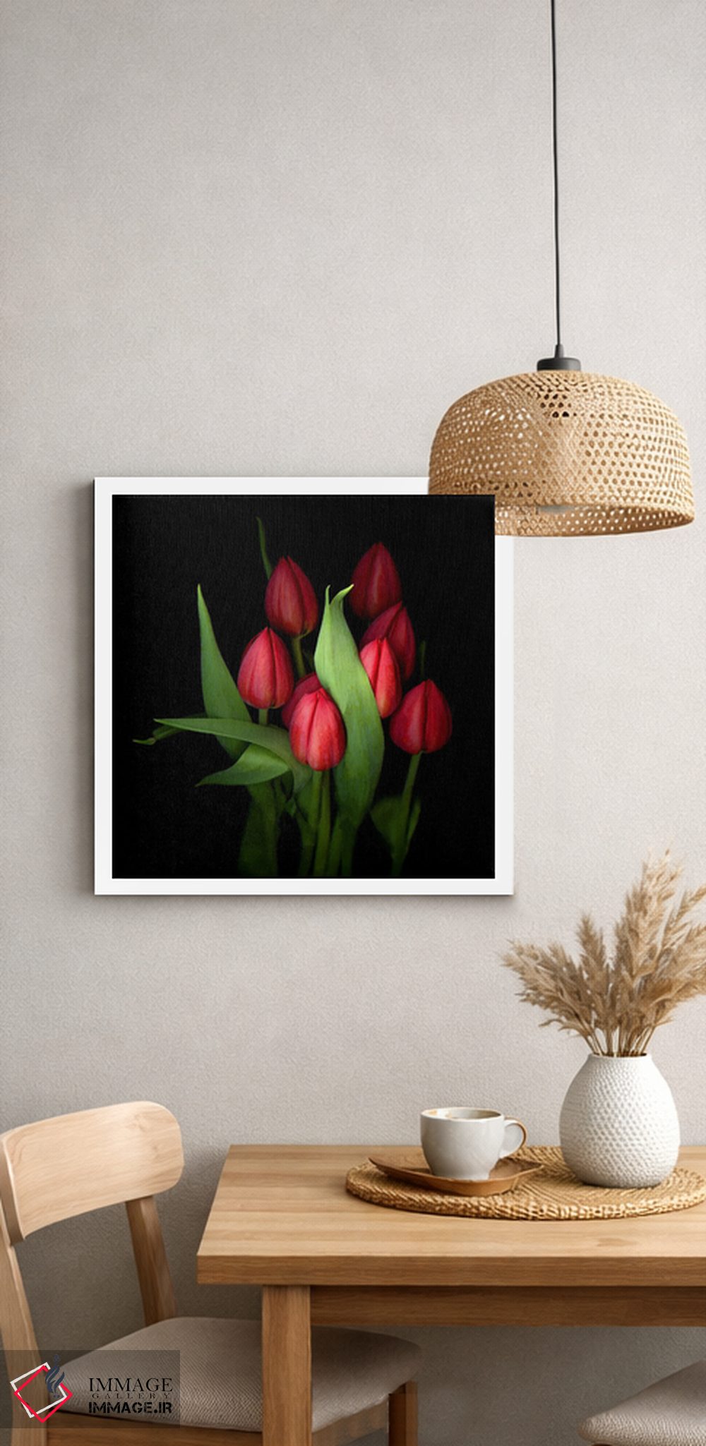 تابلو دکوراتیو گروهی از لاله های قرمز بسته با برگ های سبز اثر مگدا ایندیگو - D2W
