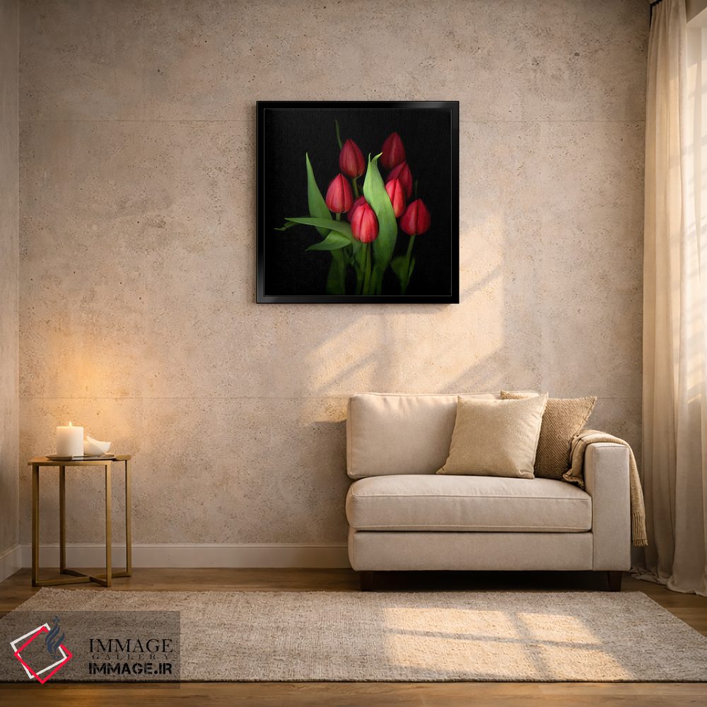 تابلو دکوراتیو گروهی از لاله های قرمز بسته با برگ های سبز اثر مگدا ایندیگو - D3B