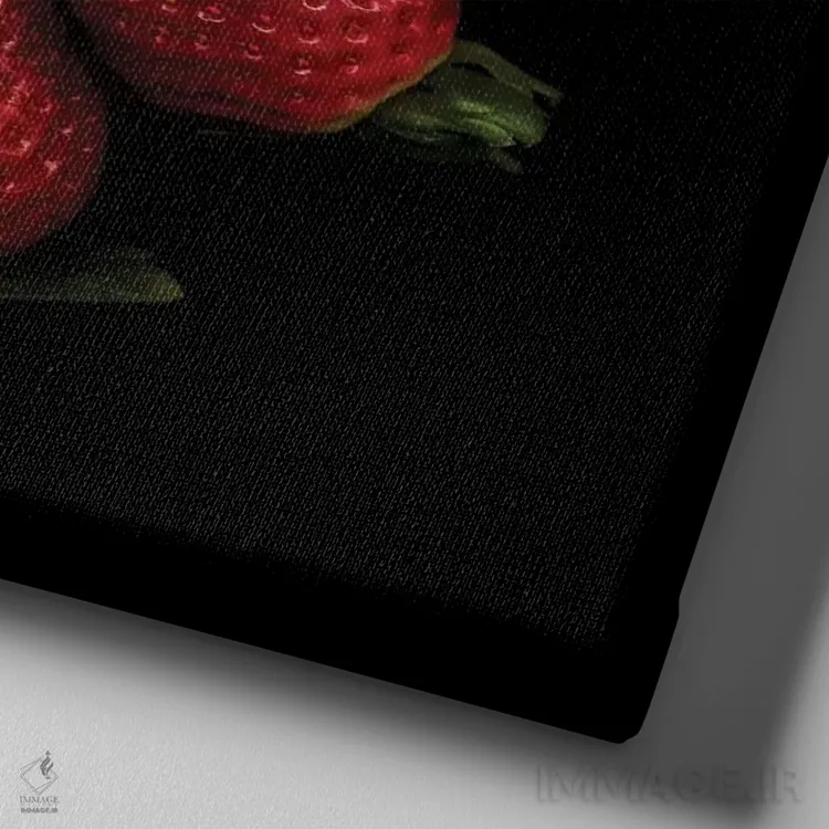 تابلو دکوراتیو توت فرنگی های براق اثر مگدا ایندیگو - نمای نزدیک بافت بوم