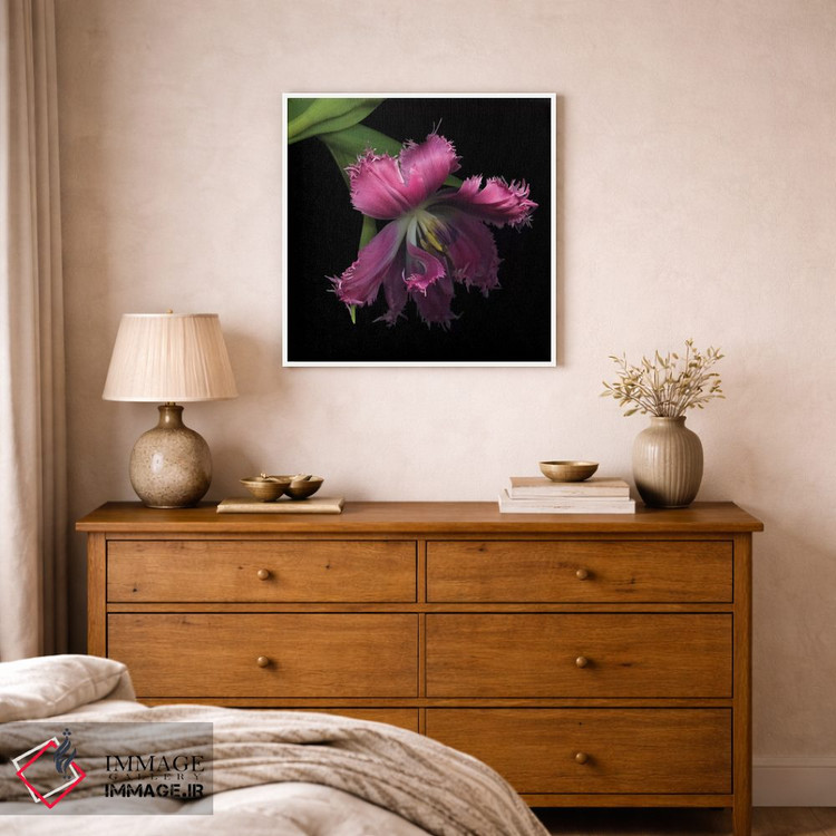 تابلو دکوراتیو لاله آشکار اثر مگدا ایندیگو - D1W