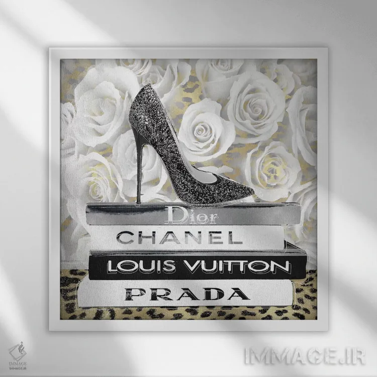 تابلو دکوراتیو کفش پاشنه بلند با گل های سفید اثر مدلین بلیک - نمای قابدار سفید