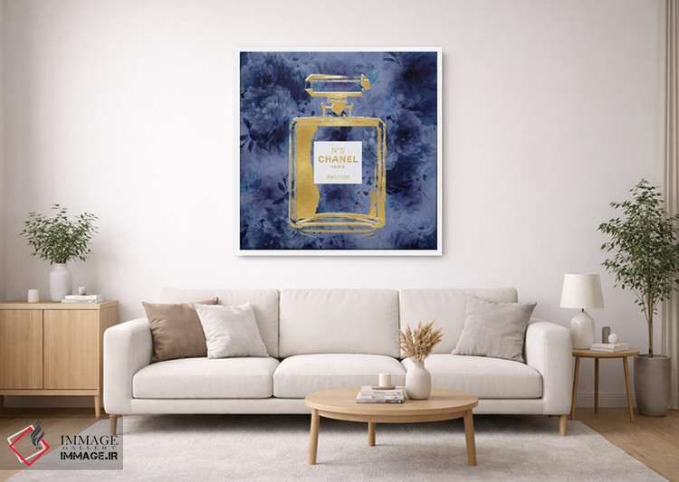 تابلو دکوراتیو عطر طلایی روی گل های آبی اثر مدلین بلیک - D1W