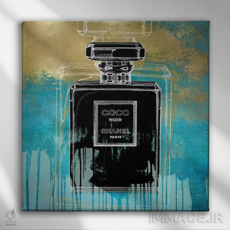 تابلو دکوراتیو نوآر روی سبزآبی اثر مدلین بلیک - نمای روبهرو روی دیوار