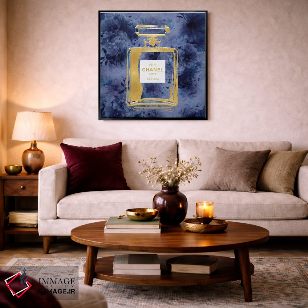 تابلو دکوراتیو عطر طلایی روی گل های آبی اثر مدلین بلیک - D4B