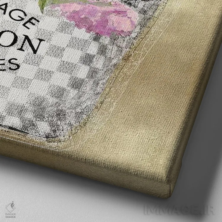 تابلو دکوراتیو دسته گل صورتی روی زمینه طلایی اثر مدلین بلیک - نمای نزدیک بافت بوم