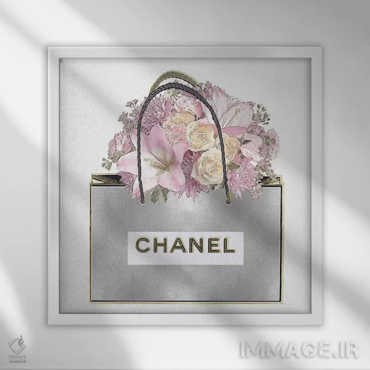 تابلو دکوراتیو کیف نقره ای و دسته گل صورتی اثر مدلین بلیک - نمای قابدار سفید