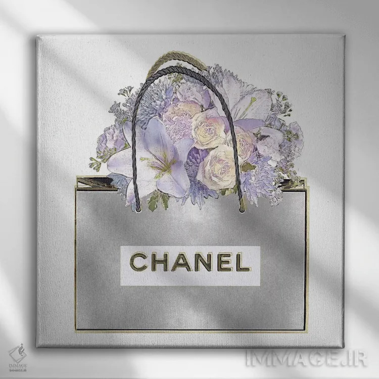 تابلو دکوراتیو کیف نقره ای و دسته گل بنفش اثر مدلین بلیک - نمای روبهرو روی دیوار