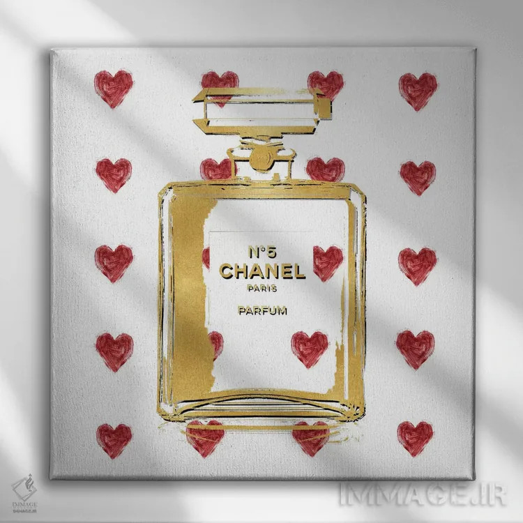 تابلو دکوراتیو عطر با قلب های قرمز اثر مدلین بلیک - نمای روبهرو روی دیوار