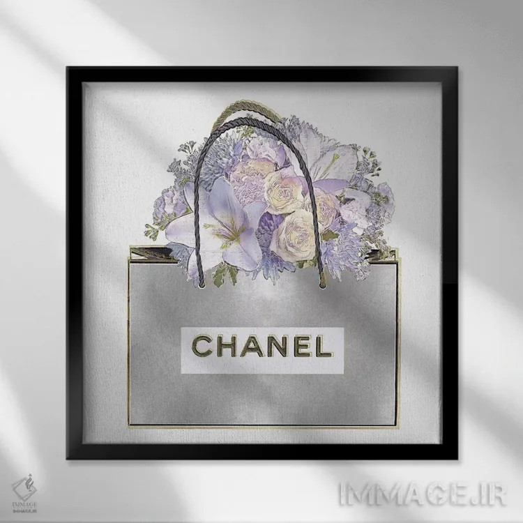تابلو دکوراتیو کیف نقره ای و دسته گل بنفش اثر مدلین بلیک - نمای قابدار مشکی