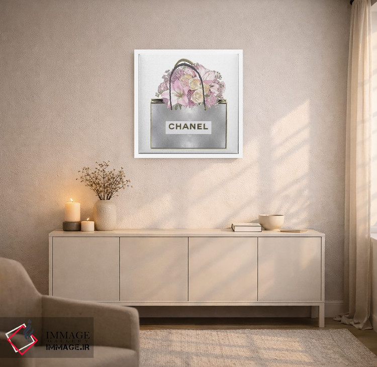 تابلو دکوراتیو کیف نقره ای و دسته گل صورتی اثر مدلین بلیک - D5W