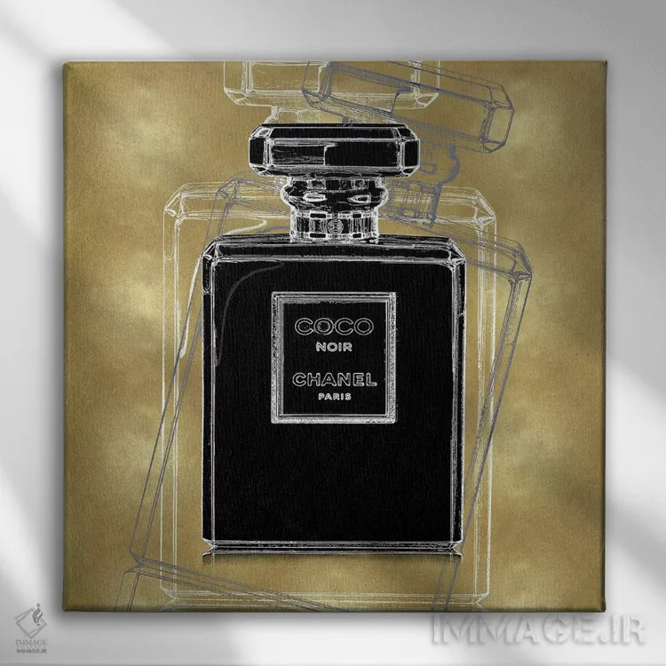 تابلو دکوراتیو نوآر روی طلایی اثر مدلین بلیک - نمای روبهرو روی دیوار