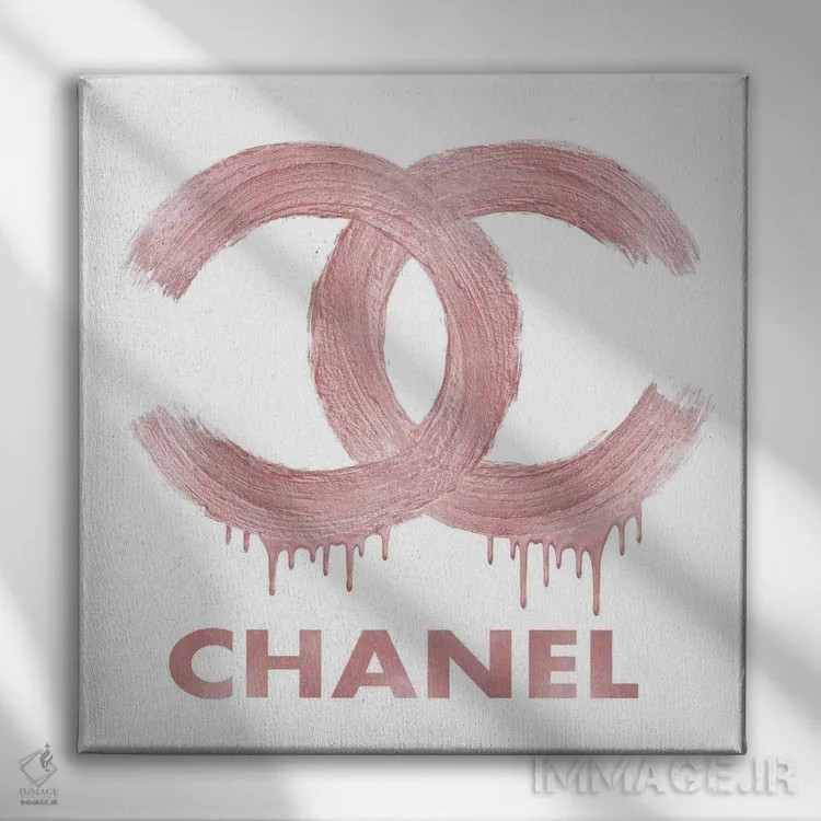 تابلو دکوراتیو لوگوی مد اثر مدلین بلیک - نمای روبهرو روی دیوار