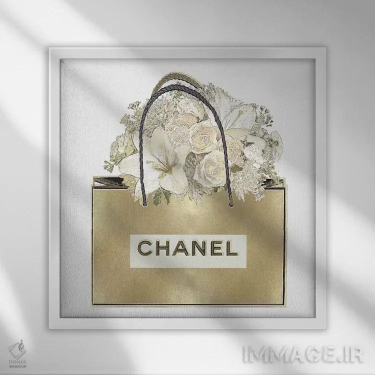 تابلو دکوراتیو کیف طلایی با دسته گل گلدار اثر مدلین بلیک - نمای قابدار سفید