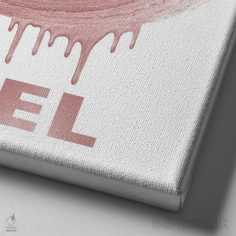 تابلو دکوراتیو لوگوی مد اثر مدلین بلیک - نمای نزدیک بافت بوم