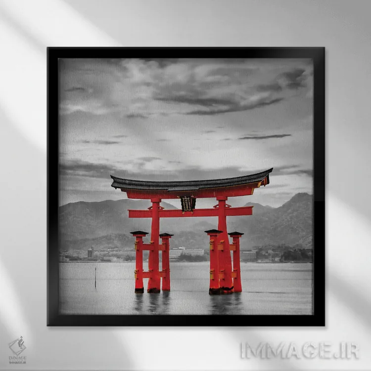 تابلو دکوراتیو توری معبد ایتسوکوشیما در جزیره میاجیما اثر ملانی ویولا - نمای قابدار مشکی