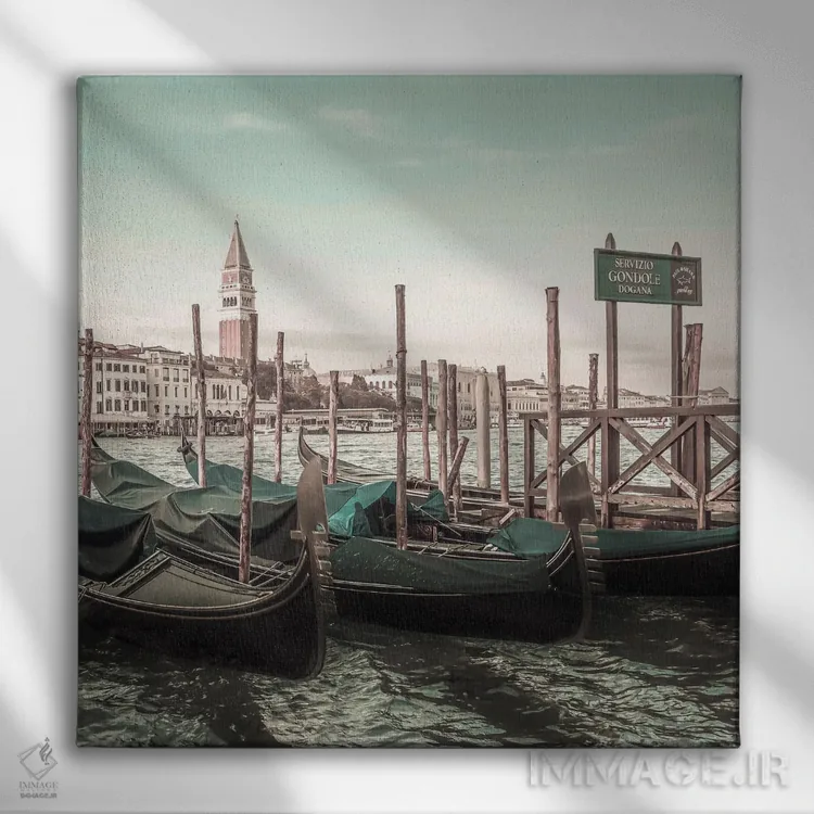 تابلو دکوراتیو گراند کانال و قایق های گوندولا ونیز اثر ملانی ویولا - نمای روبهرو روی دیوار